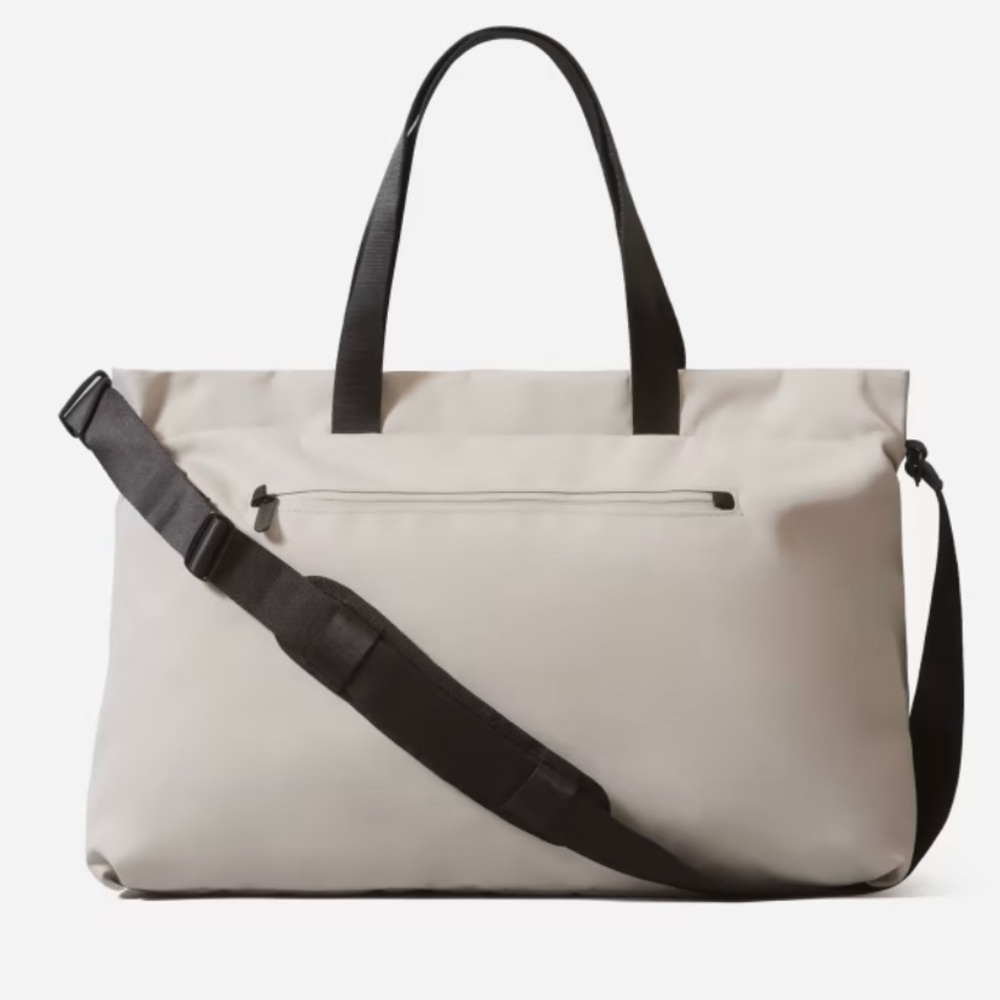 EVERLANE • The ReNew Transit Weekender • Warm Quartz